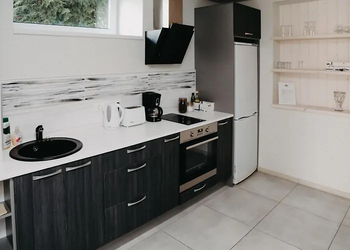 Vesiroos - Free Parking * Παρνού