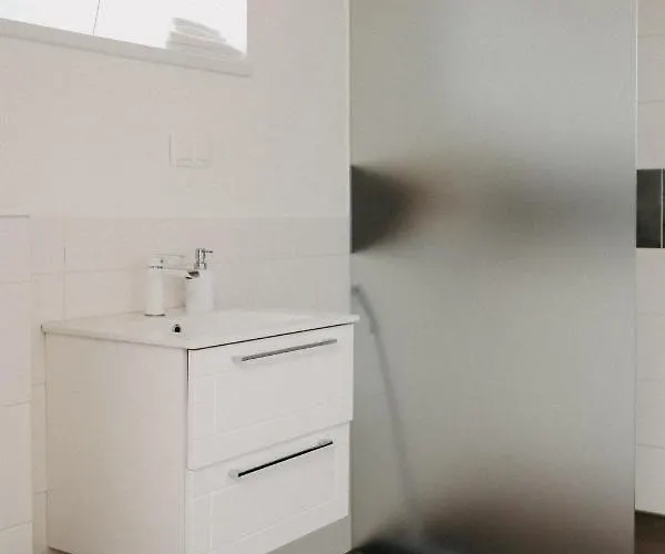 Vesiroos - Free Parking * Παρνού