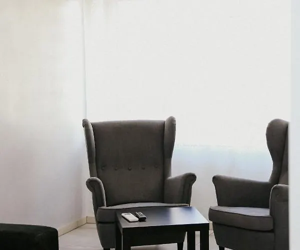 Vesiroos - Free Parking Παρνού