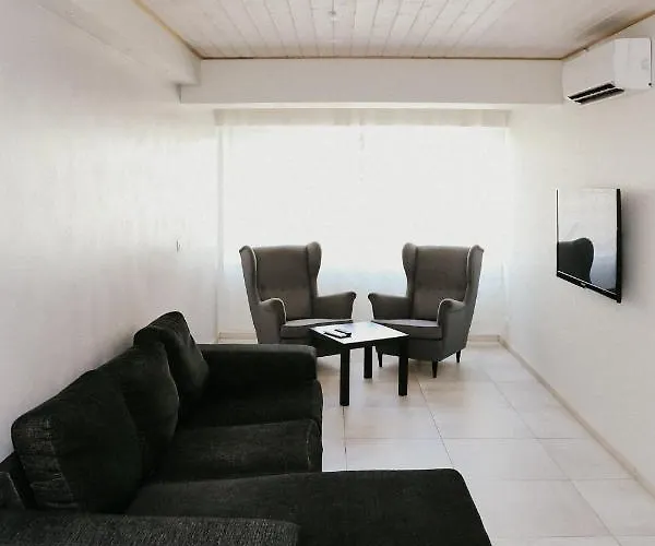 Vesiroos - Free Parking * Παρνού