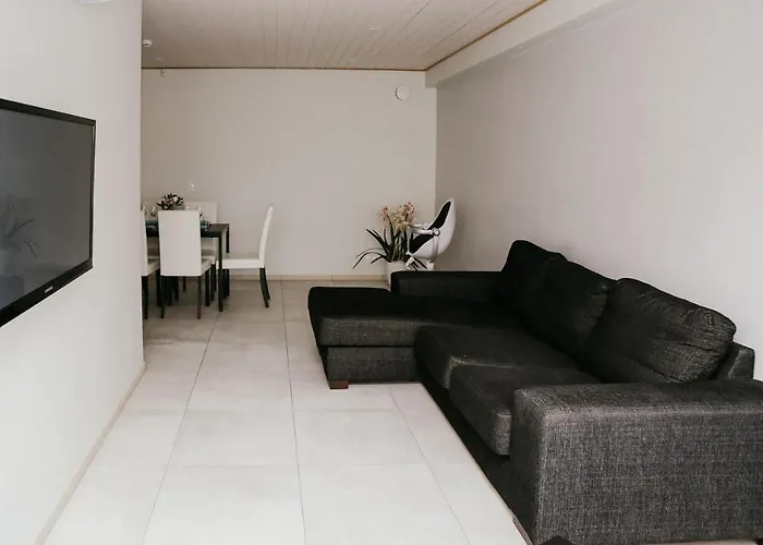 Vesiroos - Free Parking * Παρνού