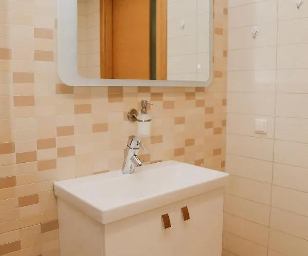 Vesiroos - Free Parking Παρνού